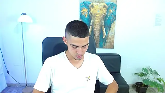 lucass 18 online show from April 7, 9:26 pm