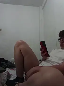 upssamuuu online show from April 13, 1:06 am