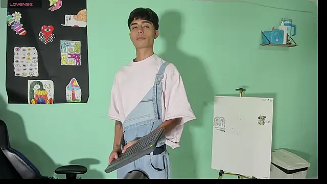 TYLERhHOT2005 online show from April 14, 3:28 am