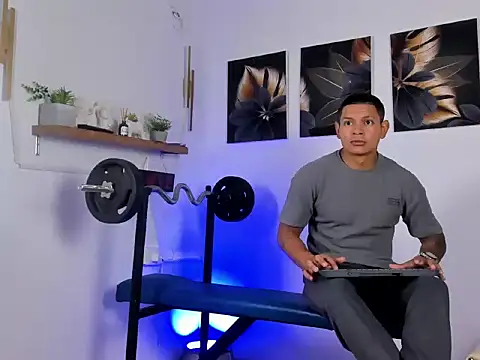 HenrryDouglas online show from April 1, 5:43 pm