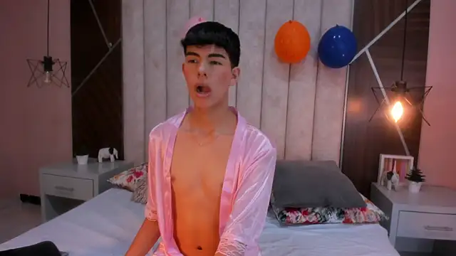 CAROLYNFOSTER online show from April 15, 11:21 am