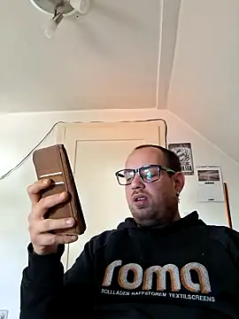 fettgail-0507 online show from April 2, 1:41 pm