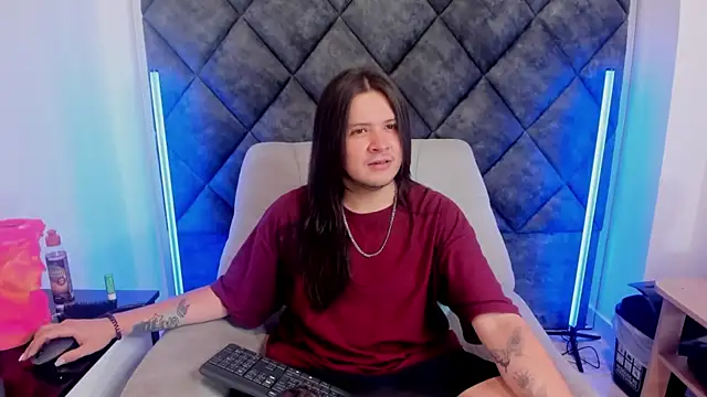 MatthewDavis  online show from April 15, 11:32 am