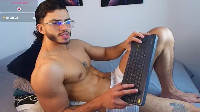 IamAxel03 online show from April 3, 7:21 pm