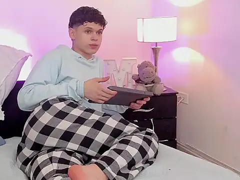 mykelcano online show from April 15, 2:17 pm