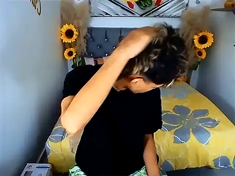 chris evans77 online show from April 1, 1:13 pm