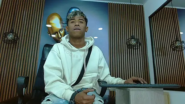 LuckyBluex online show from April 9, 11:49 am