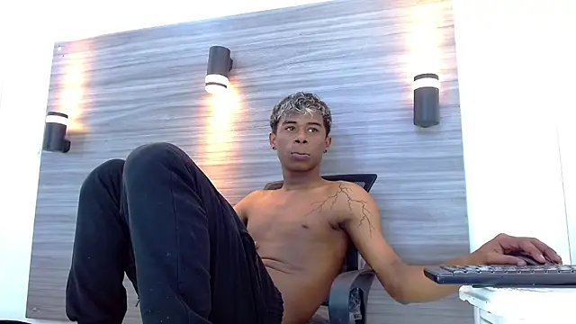 LuckyBluex online show from March 29, 6:02 am