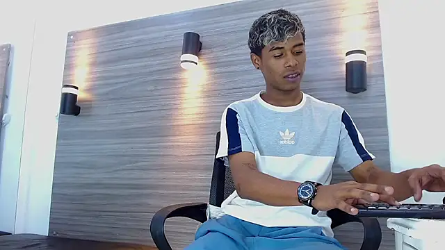 LuckyBluex online show from March 31, 6:48 am