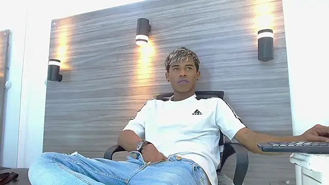 LuckyBluex online show from March 30, 6:47 am