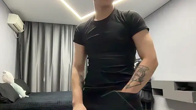 MaxWoolf online show from April 14, 5:12 pm