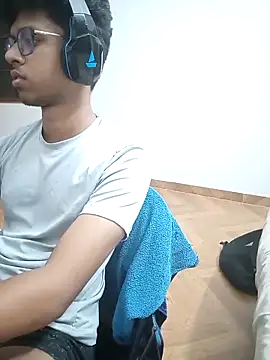 letsplaygame online show from April 10, 4:14 pm