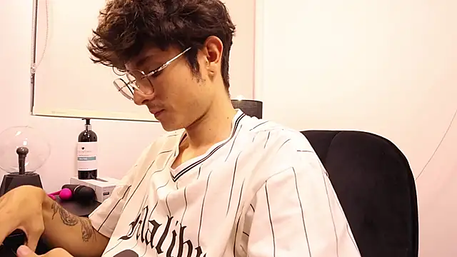 Tyler Blade online show from April 9, 11:22 pm