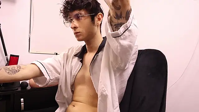 Tyler Blade online show from April 11, 12:18 am