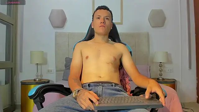  blowsex  online show from April 16, 12:49 pm