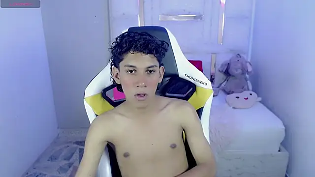 Taylorr junior  online show from April 6, 1:35 am