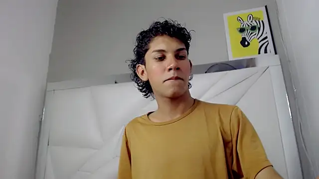 Taylorr junior  online show from April 15, 4:23 am