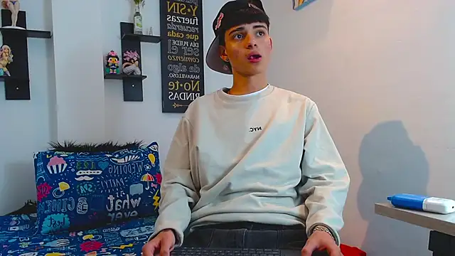 milo hot  online show from April 13, 9:26 pm