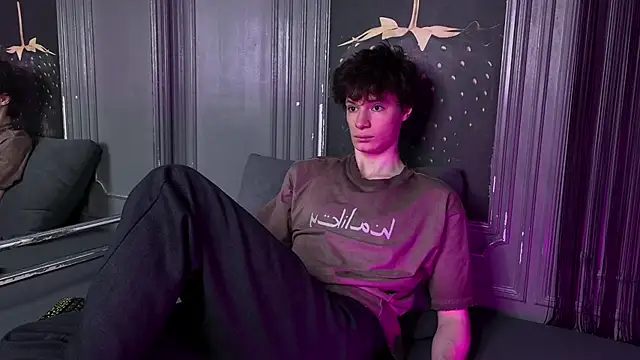 EdwardHogan online show from April 9, 3:51 pm