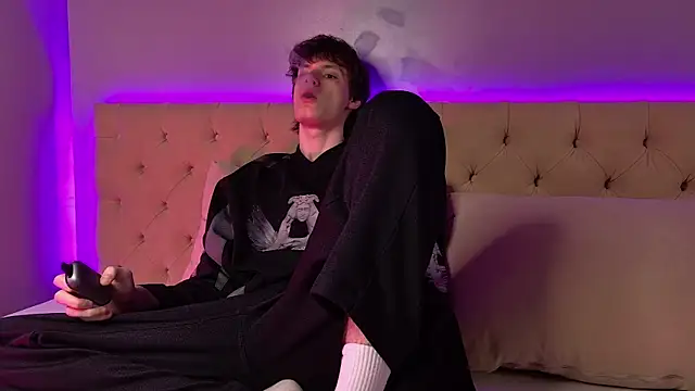 EdwardHogan online show from April 15, 3:12 pm