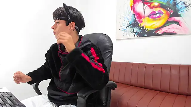 Thebestboyhot online show from April 8, 6:13 am