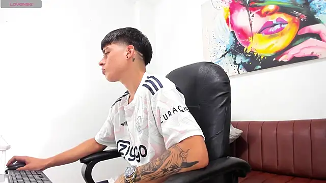 Thebestboyhot online show from April 16, 6:13 am