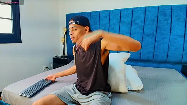 Pablo Cruzz online show from April 10, 7:43 pm