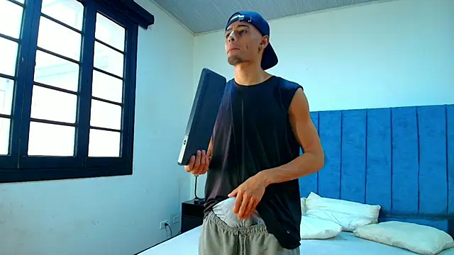 Pablo Cruzz online show from April 6, 7:25 pm