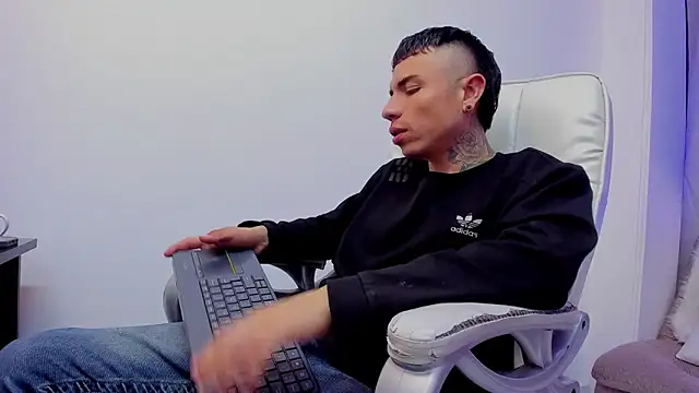 Charlie Foxie online show from April 15, 2:11 am