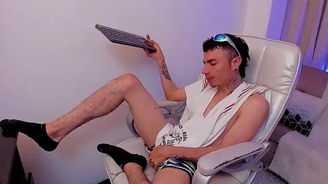 Charlie Foxie online show from April 11, 6:31 am