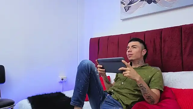 Charlie Foxie online show from April 9, 3:59 am