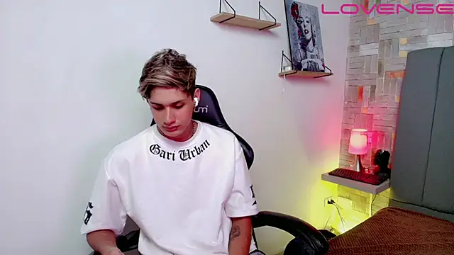 flaquito    online show from April 7, 8:42 pm