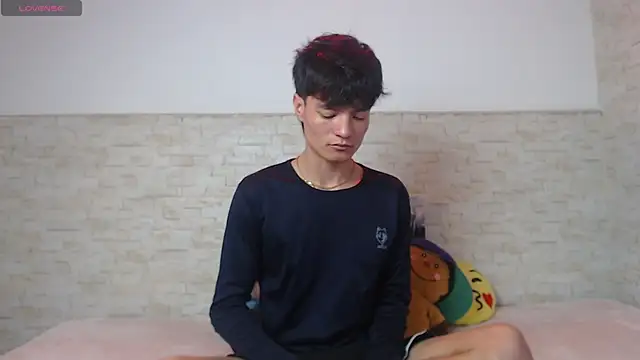 Alex latino  online show from April 9, 7:20 pm