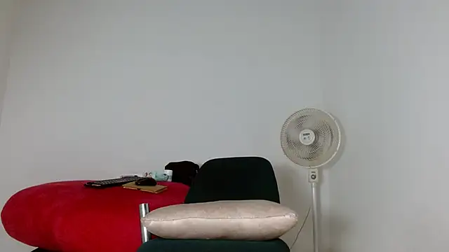 alejandrofoxnoir18 online show from April 12, 5:25 pm