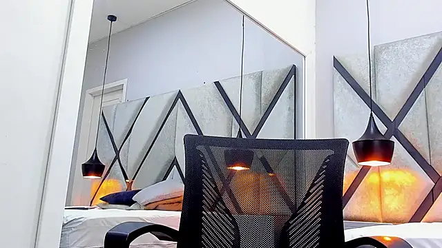 NohaBrooks online show from April 12, 12:28 pm