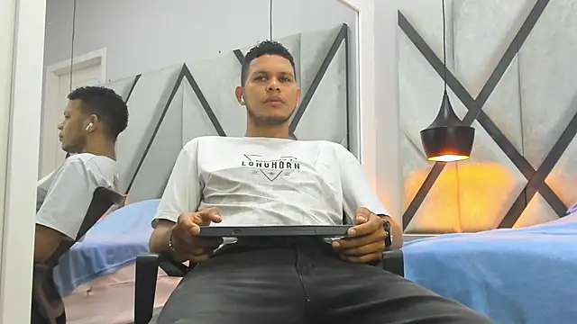 NohaBrooks online show from April 9, 11:49 am