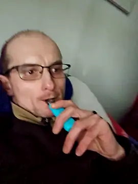 UpbeatXiphias online show from April 9, 3:40 pm