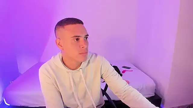 Axel  fierro online show from April 14, 8:19 pm