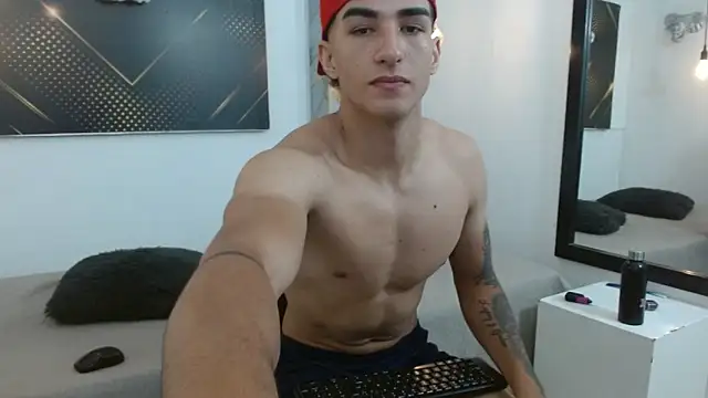 GoldenDesireX  online show from April 10, 7:54 pm