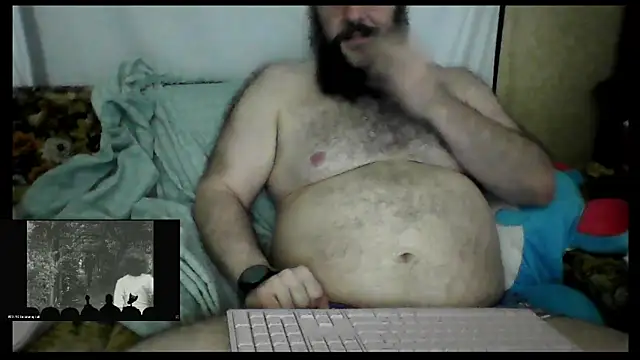BriTheTopBear online show from June 8, 1:28 am