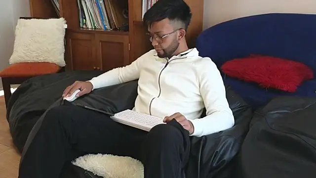 bbctoptwink online show from April 12, 7:37 pm