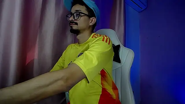 Amir guy  online show from May 30, 7:25 pm