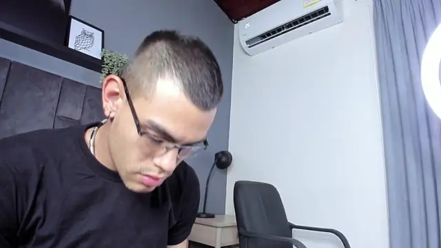 RomeoBoselli   online show from April 14, 7:46 pm