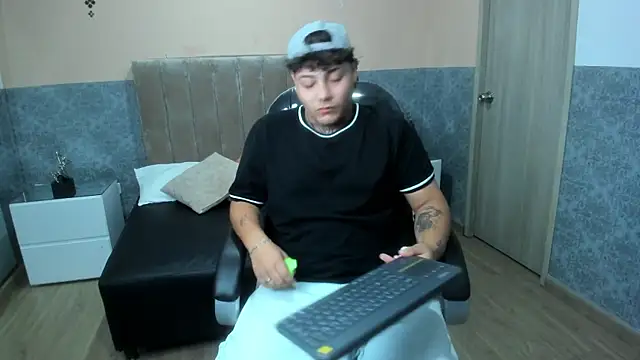 DAMON SALVATTORE online show from April 14, 3:28 am