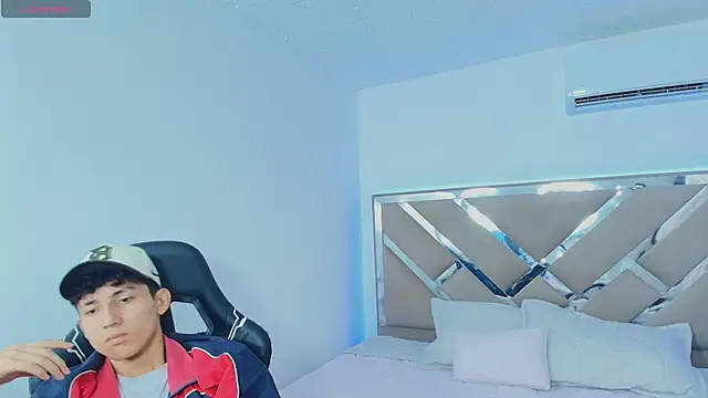 Valentino Rey online show from April 16, 12:05 pm