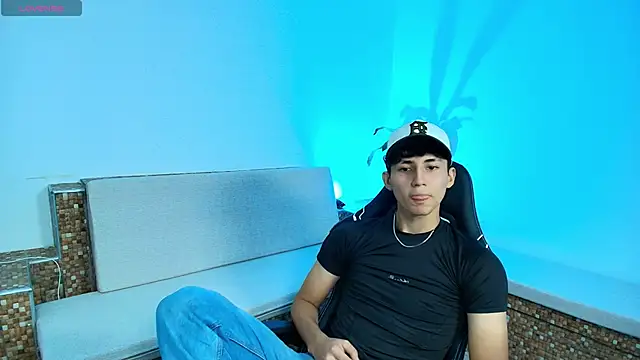 Valentino Rey online show from April 13, 11:55 am