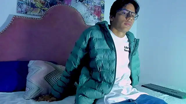 LiamKron online show from April 11, 11:36 am