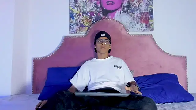 LiamKron online show from April 13, 12:28 pm