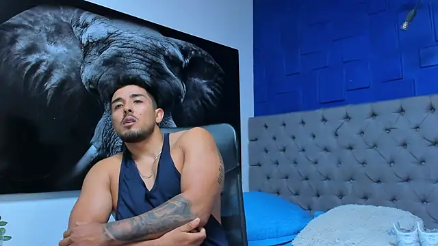 alangreek1 online show from May 30, 1:38 am