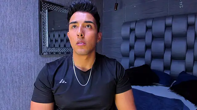 alangreek1 online show from April 15, 11:04 pm